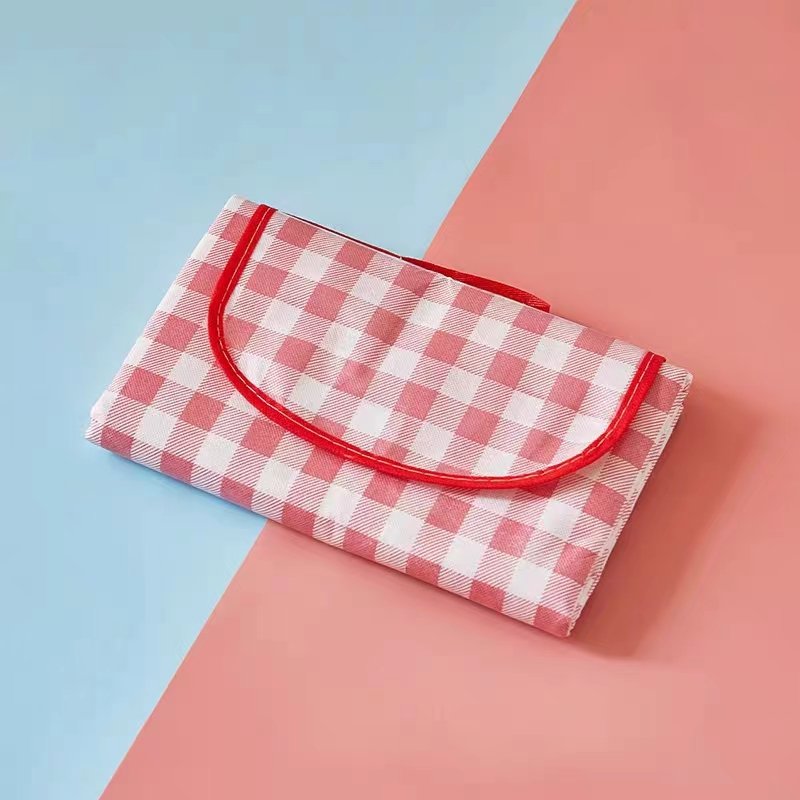 A picnic mat with a thick tide-proof outdoor picnic and a water-protected seating mattress folds a damp-protected tent
