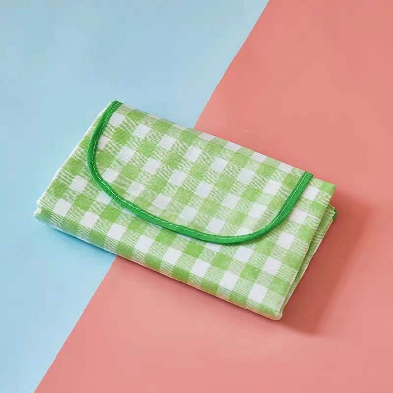 A picnic mat with a thick tide-proof outdoor picnic and a water-protected seating mattress folds a damp-protected tent