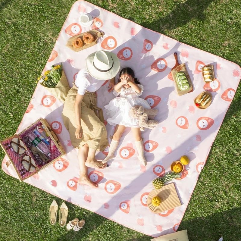 A picnic mat with a thick waterproof picnic camper