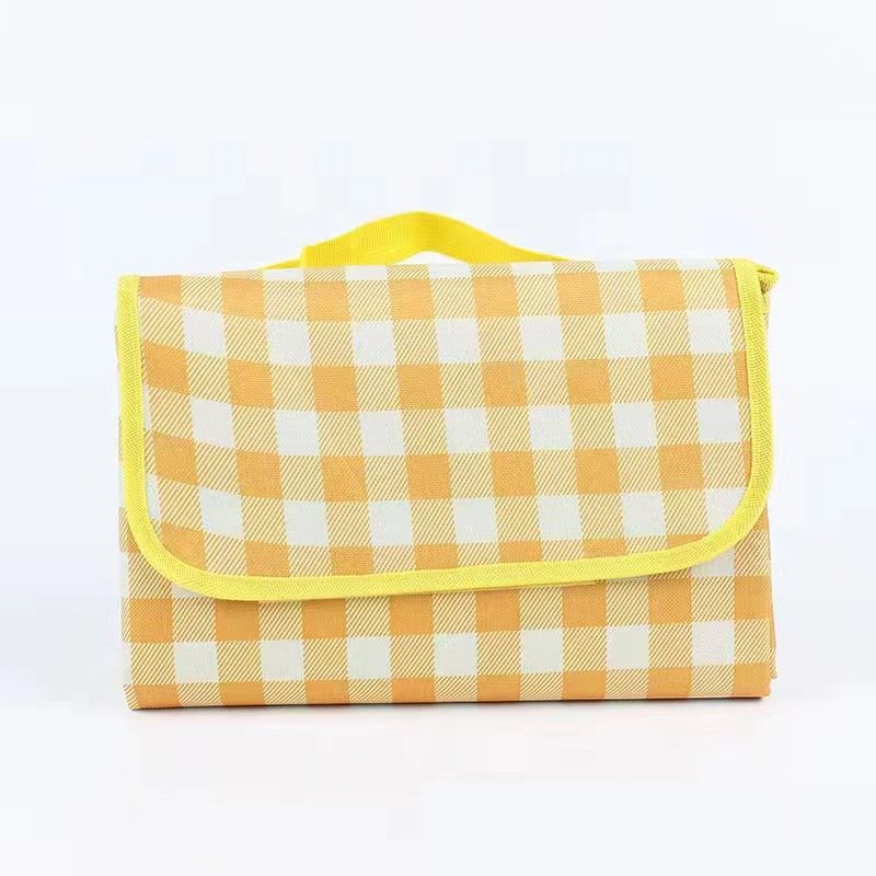 A picnic pad with a thick outdoor camping pad will be a one-time break with a spring mat and beach mat against the peri-urban