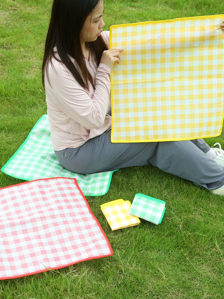 Folding a water-proof-coated-out-of-the-field lawn-past-past-past-past-past-past-a-past-past-a-past-a-past-past-a-past-a-past-past-past-a-past-past-a-past-a-past-past-past-past-a-past-a-past-past-a-past-past