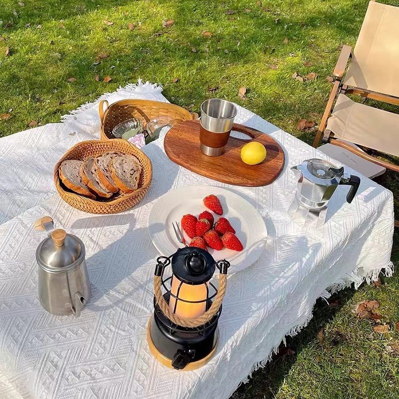 the picnic mats, the white spring outdoor camping, the french beach carpets, were thickened and taken with a very high-level hand