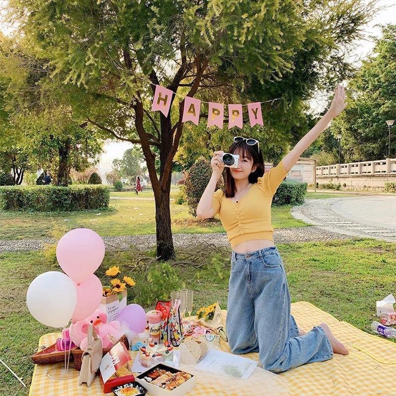 A picnic mat with a thick outdoor picnic, waterproof, and a spring field trip can fold the picnic cloth