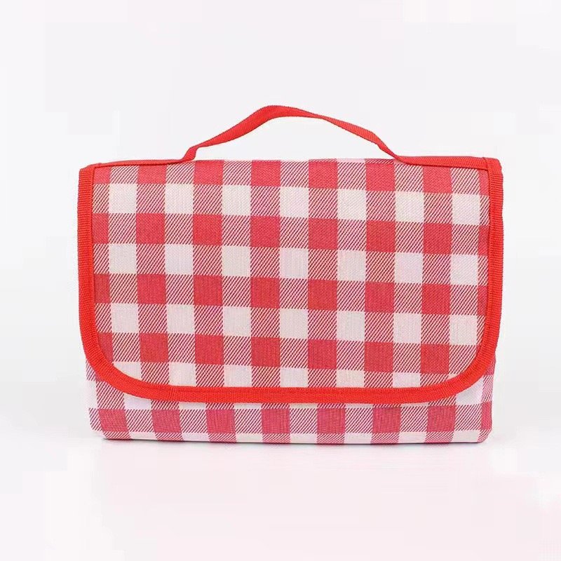 A picnic pad with a thick outdoor cooking camp camp tent and a water-grass mattress will take a field trip