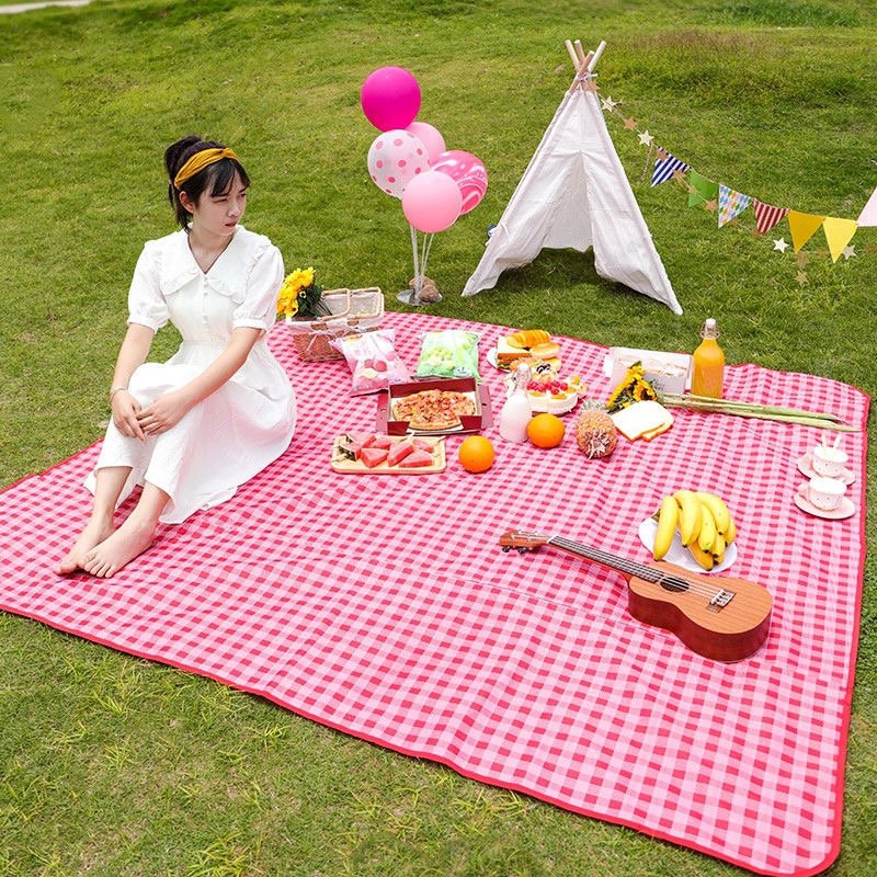 With a thick picnic mat, the Oxford Dynamite Camp camping tent can fold waterproof sand beaches and take pictures