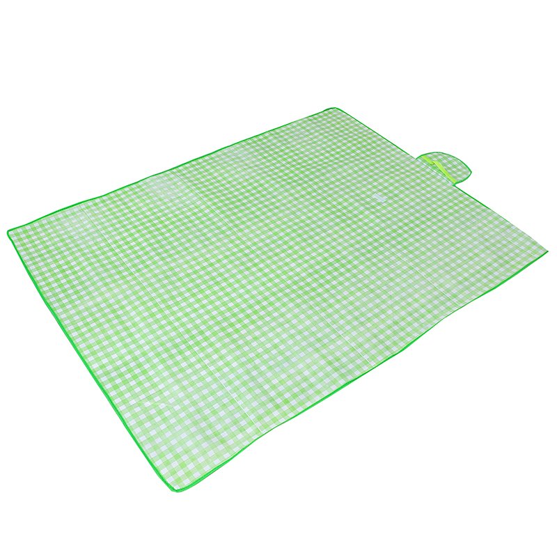 The picnic mats were thicked with the tide-proof camping pads, and the mats were crawling out of the house, with the Oxford picnic