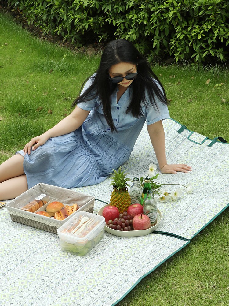 Home-based picnic pads with thick outdoor spring lawn mats, camping tent and cooking pads