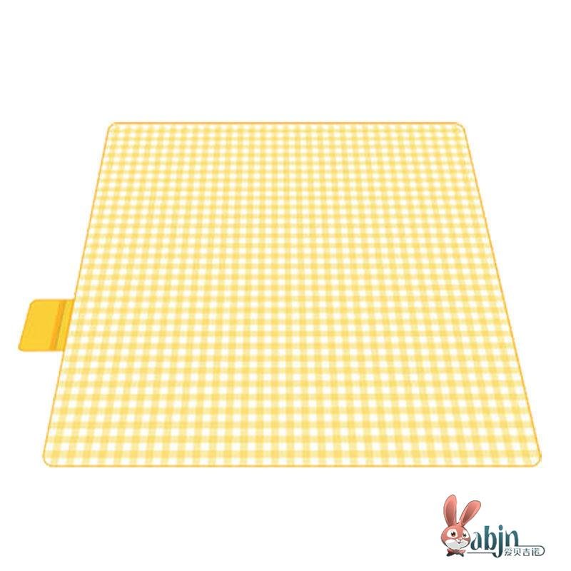 A picnic in a damp-bed tent, with a thick outdoor camping cloth and waterproofing, can collide with picnics and field grass