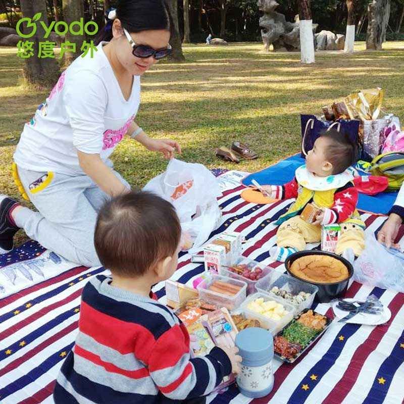 Outdoor picnic mats thicken and can be folded with spring mats park camping