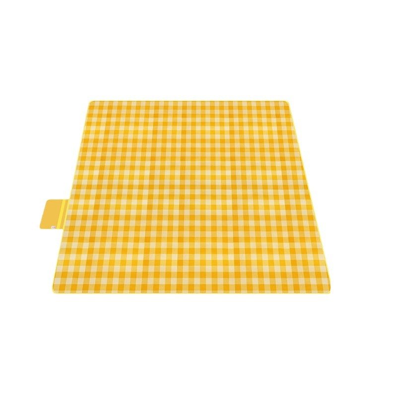 A picnic pad with a hot-tide outdoor picnic pad with a thick camp camp-tide-tip-grass mat