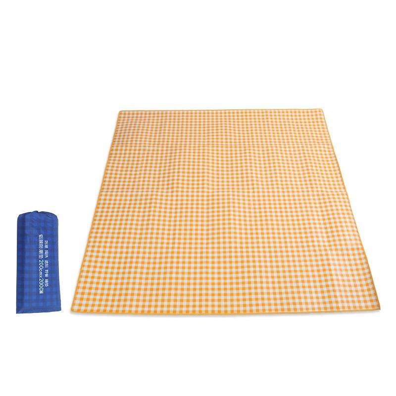A picnic mat outside the hiking and leisure park with a thicker seat and a field cooker camping tent