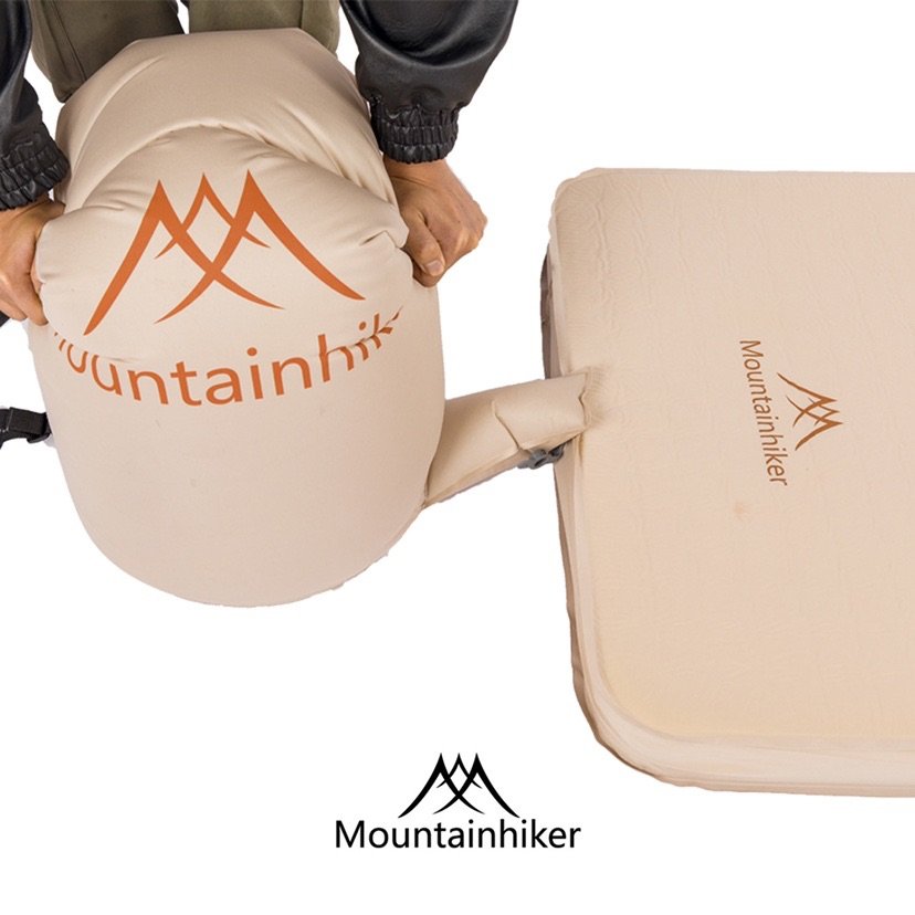 Inflated sponge mattress camping in a single-person tent outside Mount Mount Mount Mountain cheese mat