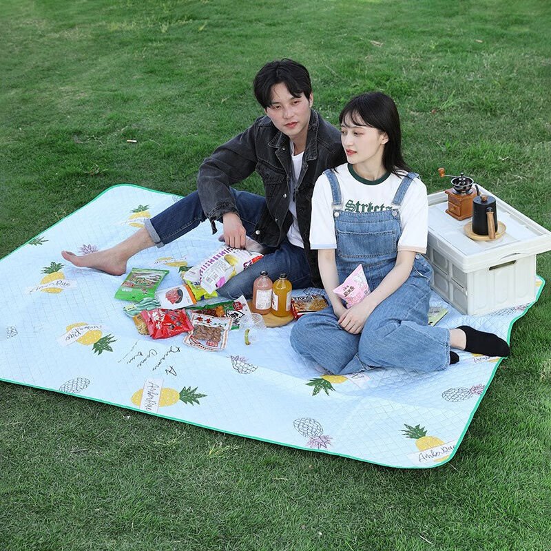 BeiJiLang picnic mats outside, with a large-sized camper for grinding