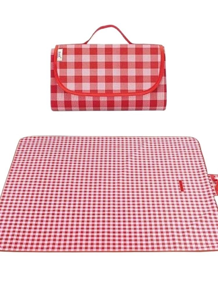 A beach mattress picnic with a water-resistant lawn mat can fold out the field with a thick spring trip