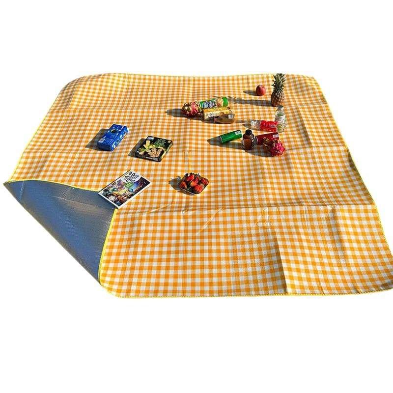Wearing a field camping pad, a picnic mat, a lawn mattress, a damp-proof mattress for the dormitory