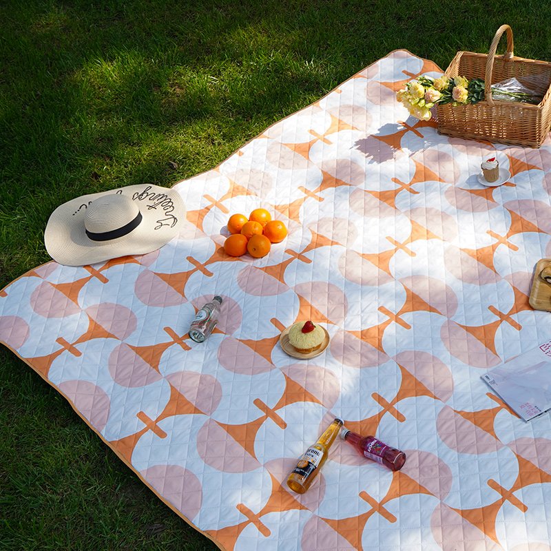 Tide-proof outdoor picnic mats with a thick spring lawn picnic and a field camper