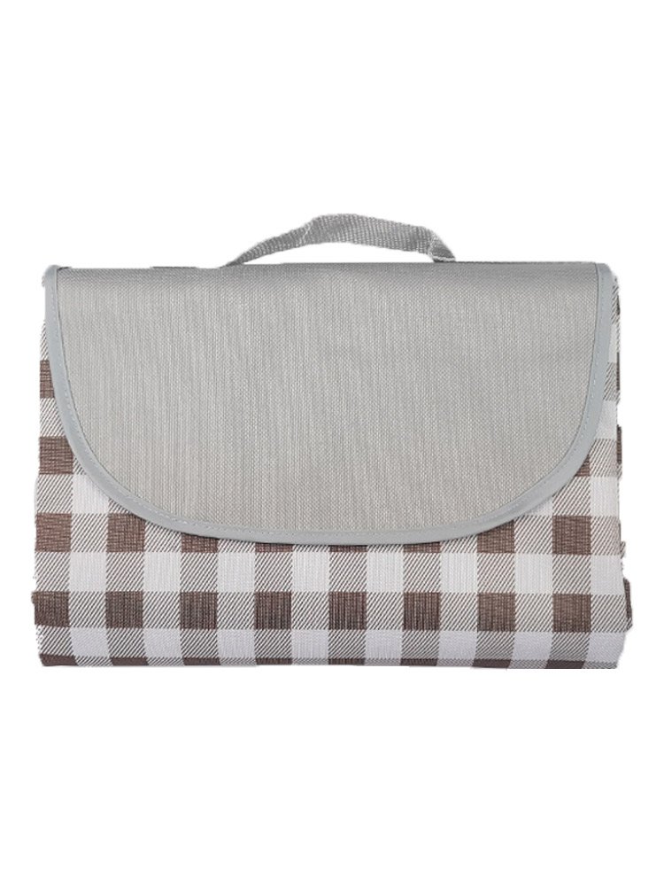 A picnic mat with a thick tent and a camping camping pad with a beach with a sun-down pad
