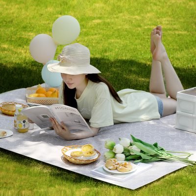 A picnic mat with a hot and thick spring pad and an outdoor camping pad with a super-heavy sand-past-past-past-past-past-past-past-past-past-past