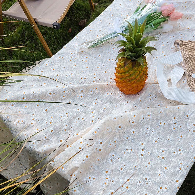 On the net, an outdoor spring pedestal picnic mat with a damp pad and a thick camping table cloth with a thick photo and decoration pad