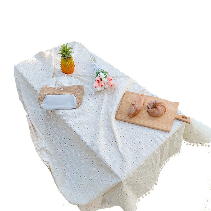 On the net, an outdoor spring pedestal picnic mat with a damp pad and a thick camping table cloth with a thick photo and decoration pad