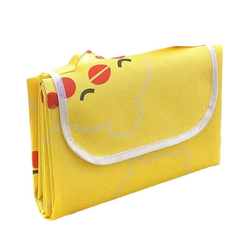 A picnic pad with a thick outdoor cooking camp camp tent with a spring-seat-protected lawn mat