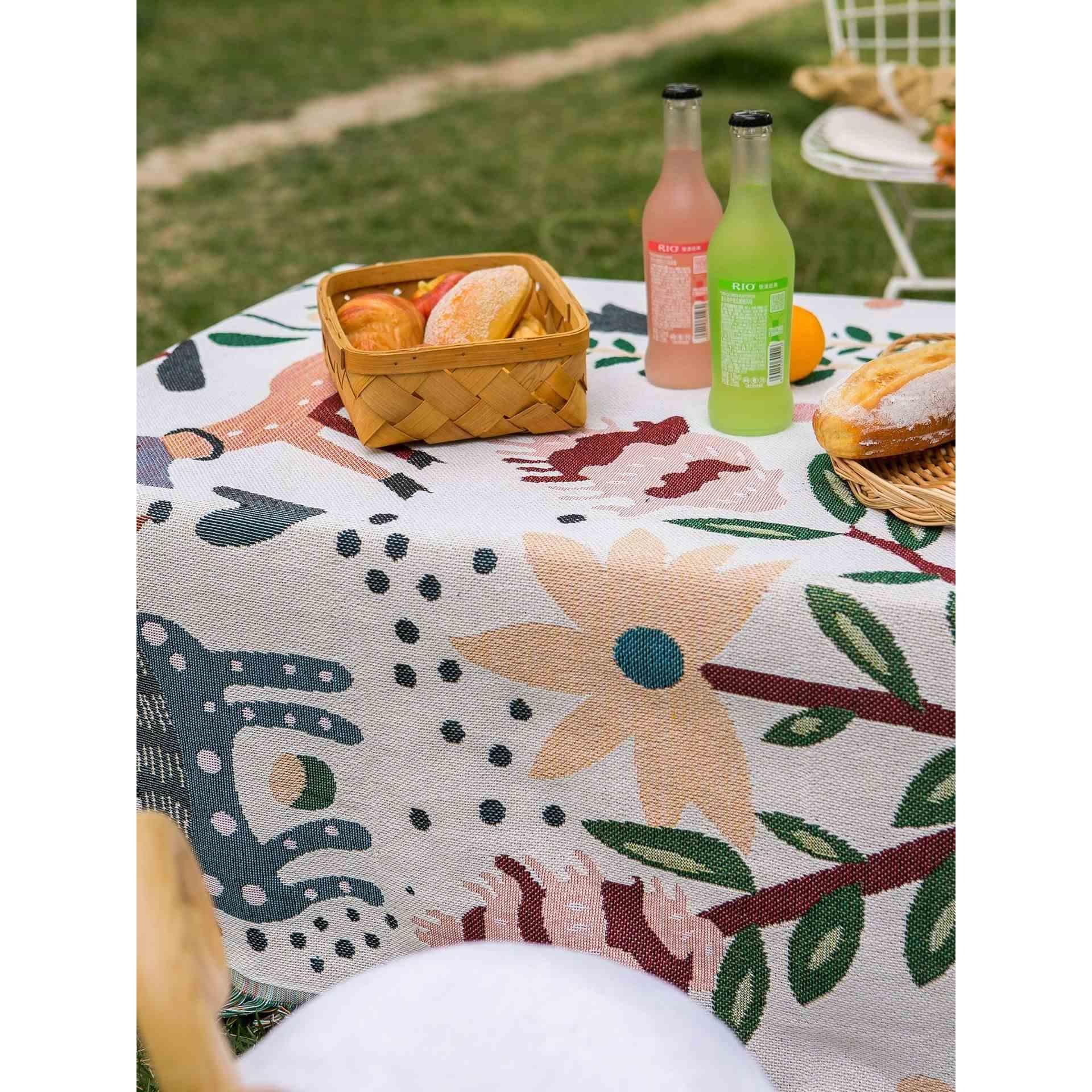New outdoors equipped with multi-purpose national wind picnic pads with European camping blankets for cooking and beach blankets