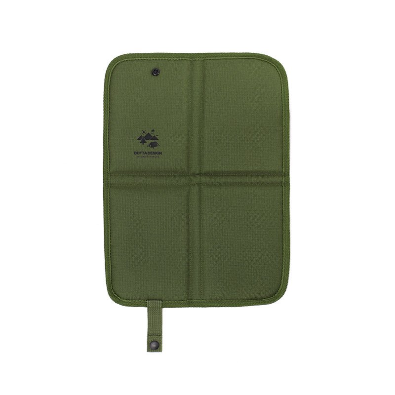The picnic mat folds out of the house with a damp-proof man and a thick camping beach tortilla