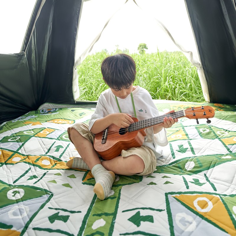 High-pitched picnic mats with thick outdoor camping tent pads for tide-proof children's game