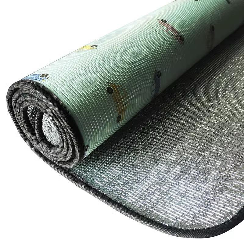 Japan imports damp-proof picnic mats with thick outdoor camping camping tent pads for house-to-house mattresses