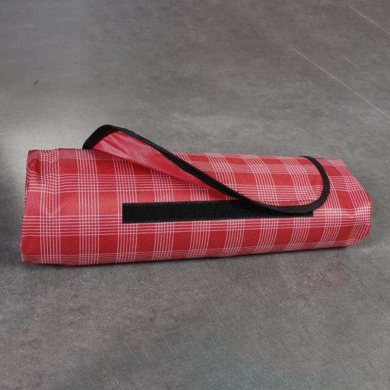 AN INCREASE IN THE PVC CAMPING PADS OUTSIDE THE OXFORD PICNIC PADS AND A FOLDING OF THE TIDE-PROOF PADS