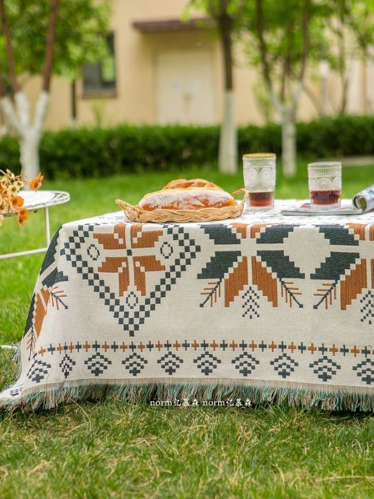 Nation wind camp outside, camping tablecloths, and a photo blanket for the beach-side picnic