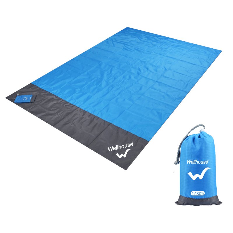 The picnic mats are off-shot-proof and easily folded on the water-cooking beach pads