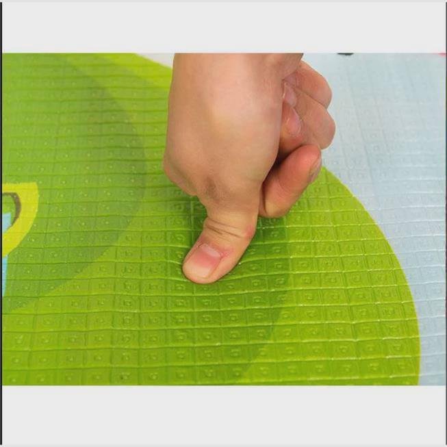 outdoor flood-proofing pads with large tented picnic mats and field sleeping mats folded ins wind camp