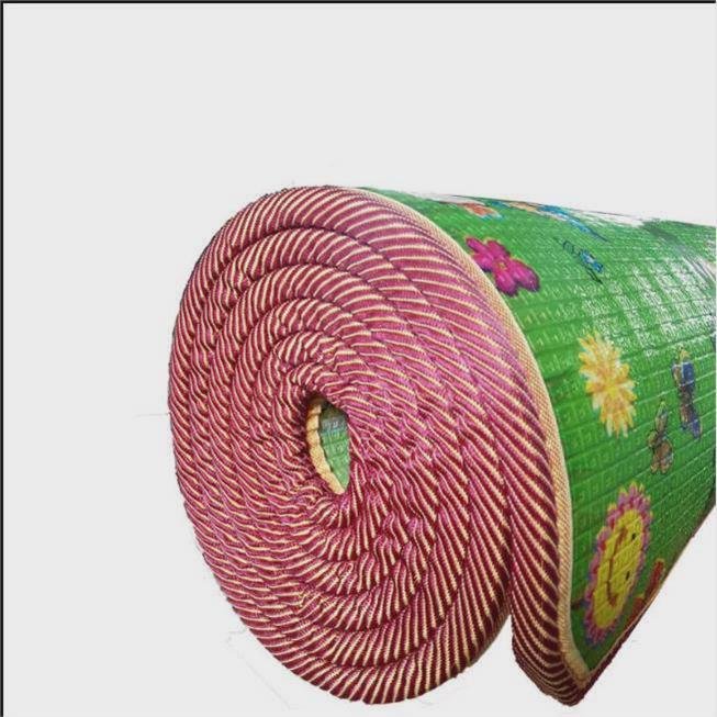 outdoor flood-proofing pads with large tented picnic mats and field sleeping mats folded ins wind camp