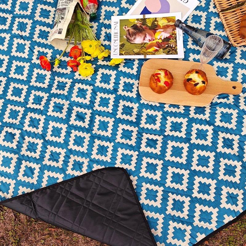 Supersonic picnic pads with hotbeds and thick camping with families on the beach and waterproof camp pads