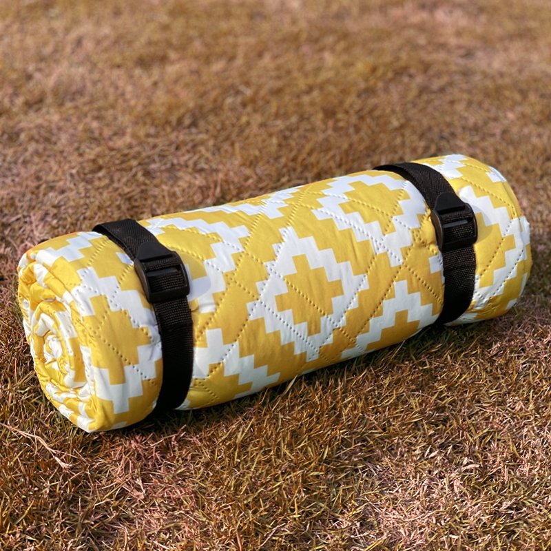 Supersonic picnic pads with hotbeds and thick camping with families on the beach and waterproof camp pads