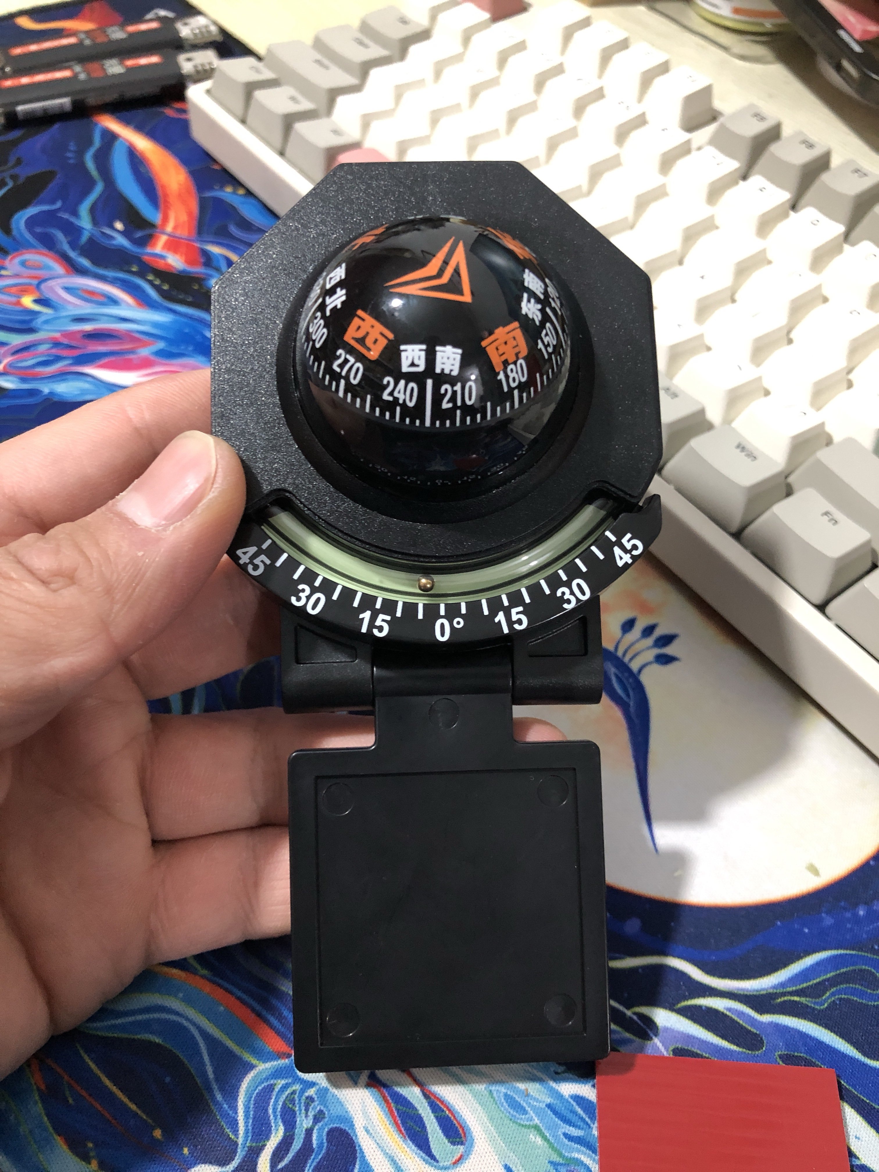In the outdoors, a guided ball, a high-precision car, a compass with a nightlight car sloper multi-purpose pointer