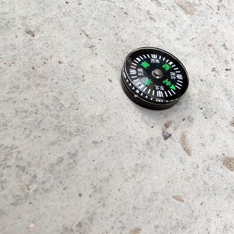 A motorbike compass, a cyclist's cyclist's rickin' compass, a Chinese compass