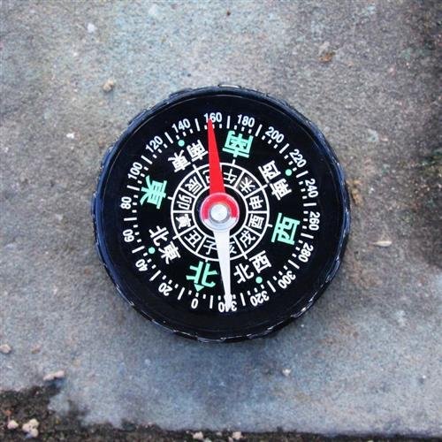 Hand-held plastic refilling compass in Chinese points to a 4.5 cm metallic multifunctional north compass