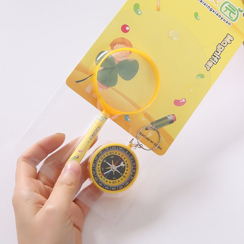 Children ' s cartoon magnifying glass guide to the science experiment toy for elementary school children