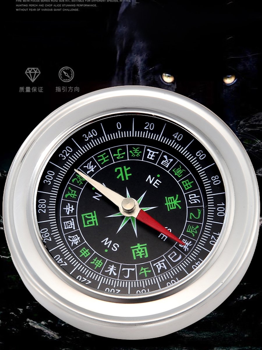 A placer specializing in the teaching of children's primary school pupils with a high-precision guided hand-held outdoor sports compass