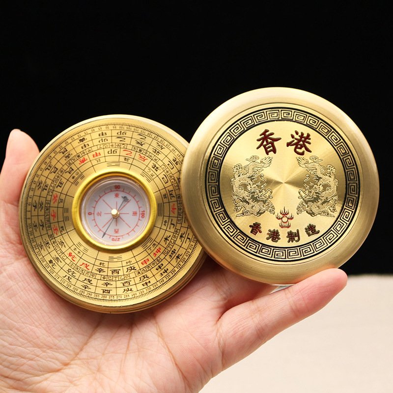 The 24 Hills AutoRoach compass carries a pocket compass measuring cap with high precision