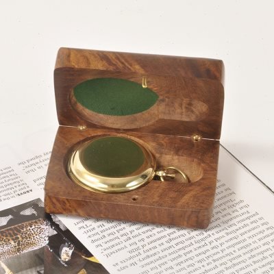 Importing a high-precision northerly pin in a mango-wood box of the Royal British Navy's Bronze Retro-Nostal
