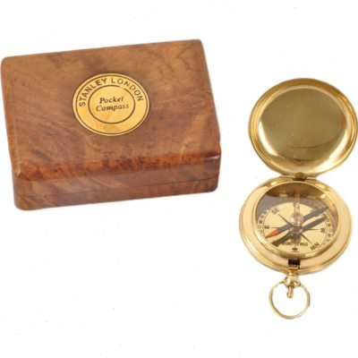 Importing a high-precision northerly pin in a mango-wood box of the Royal British Navy's Bronze Retro-Nostal