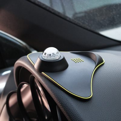 A slide-proof spot on a car-borne guided ball, a high-precision compass table set