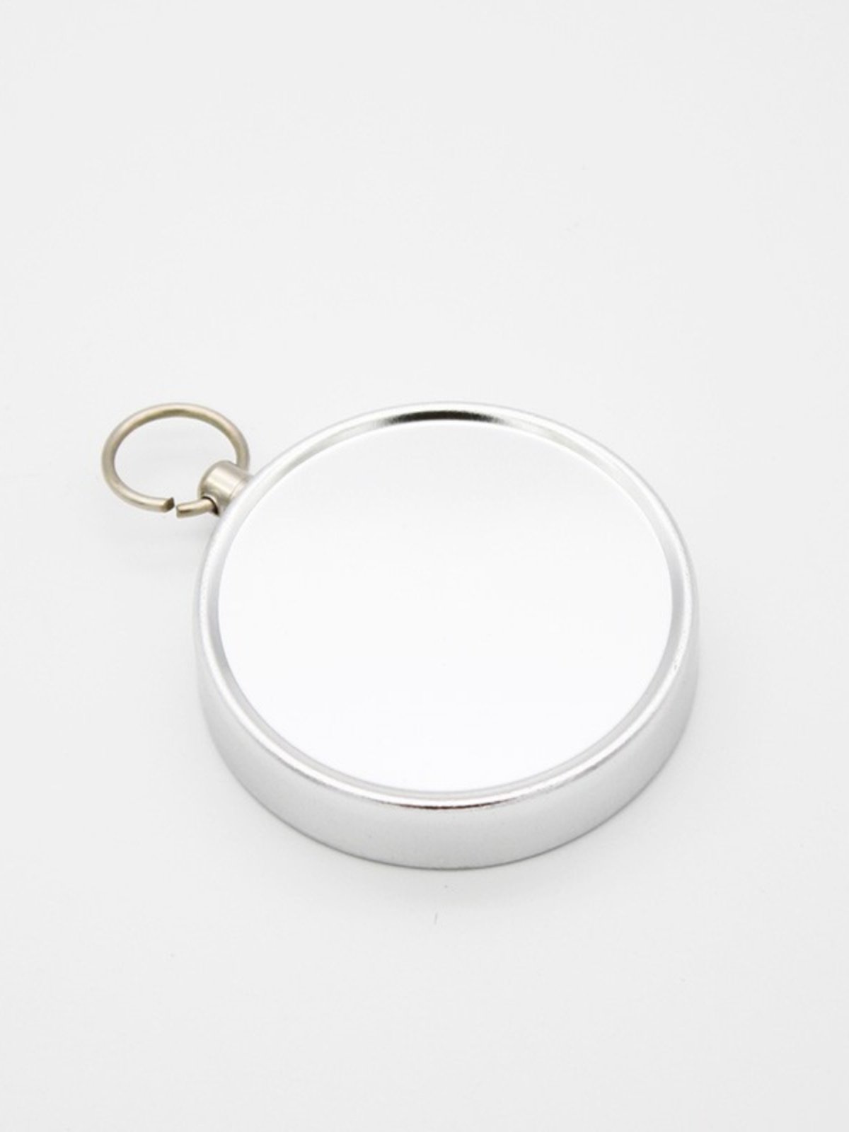 IN THE OUTDOOR ALUMINIUM KEYRING CONDOLENCE 4.4CM, THE LOGO IS CUSTOMISED TO THE NORTH