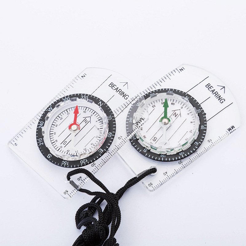 AN OUTDOOR MULTIFUNCTIONAL 35MM PORTABLE COMPASS, HIGH-TRANSPARENT COMPASS SCALE MAP SCALE, NORTH POINTER