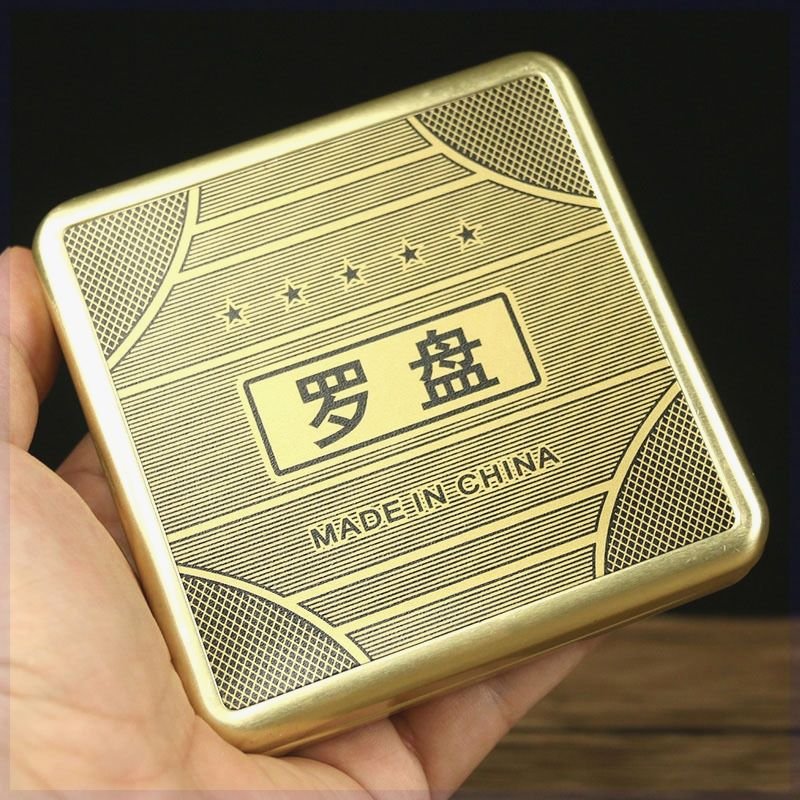 The compass, with its high-precision compass, carries with it the small routine of the tumbler