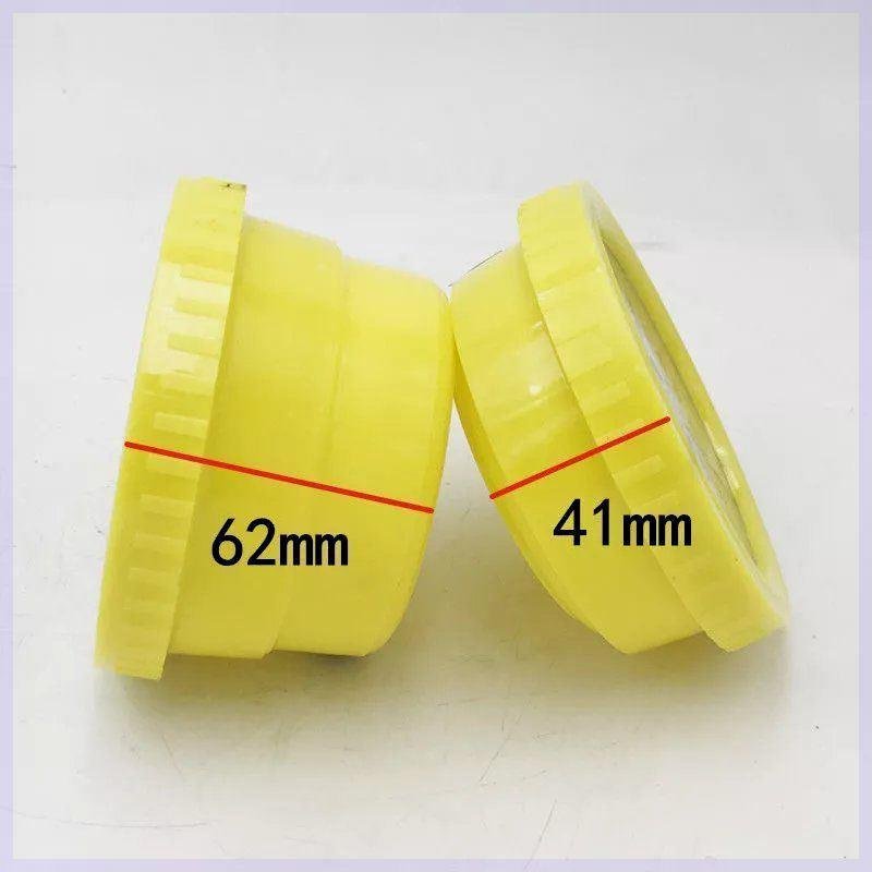 A compass for waterproofing at nightlights with a shock-proof northerly pin on the outside