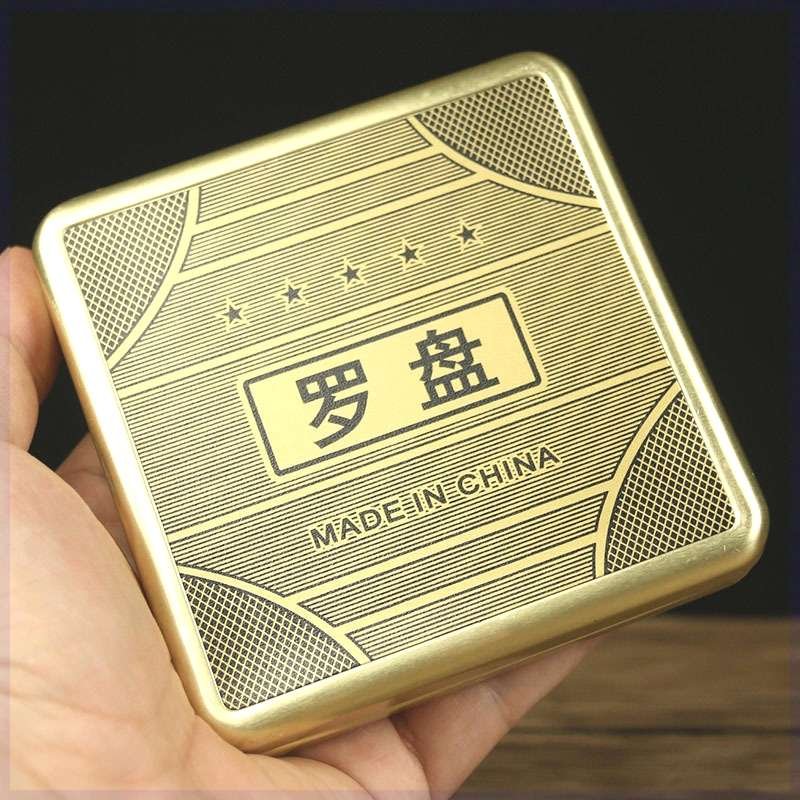 The compass, with its high-precision compass, carries with it a small routine of a geo-trace searcher